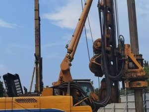 2013 BAUER BG25 Rotary Drilling Rig